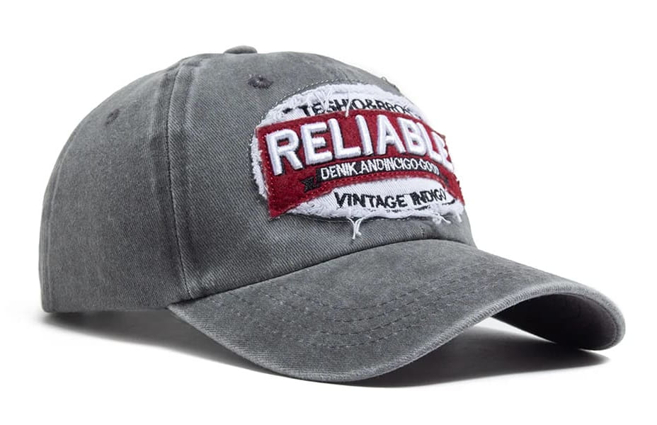 Gorra en tela ajustable gris en Colombia