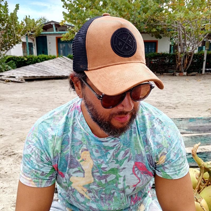 Gorra en malla camel enjoy life ajustable