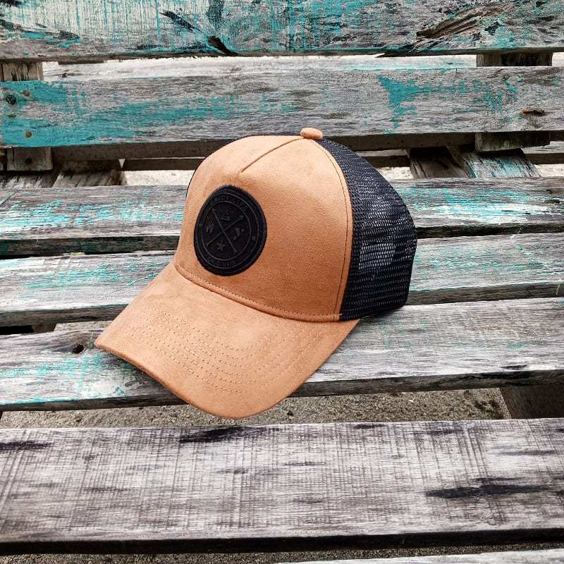 Gorra en malla camel enjoy life
