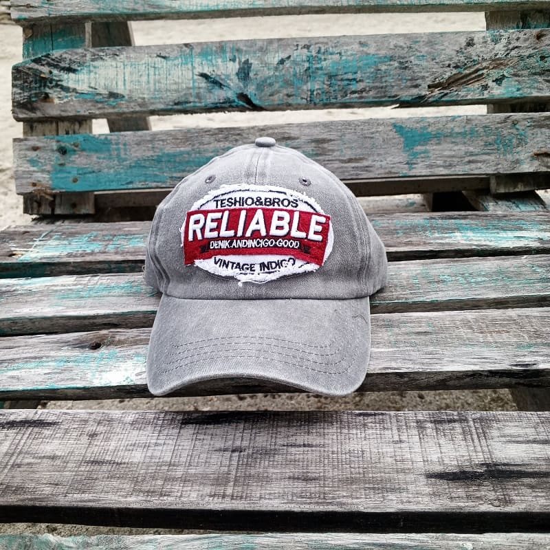 Gorra gris o cachucha para hombre unisex en Colombia