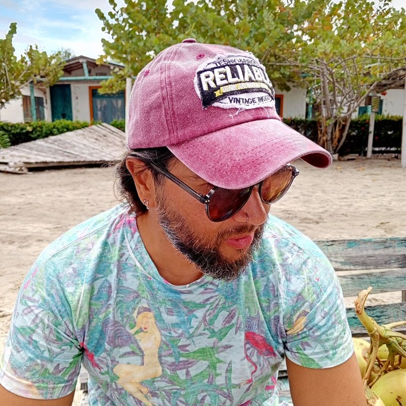 Gorra o cachucha reliable vinotinto para hombre