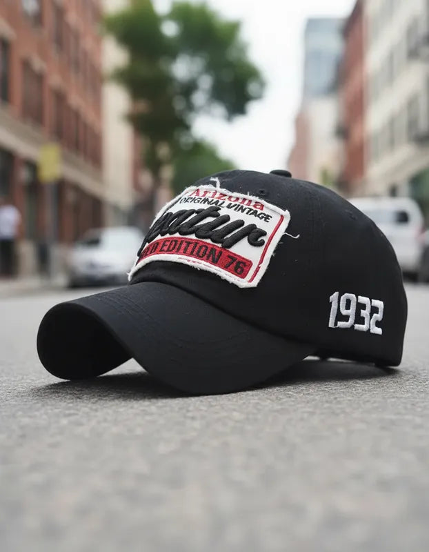 Gorra Cachucha Featur - Negro con diseño vintage, ideal para un look clásico y moderno.